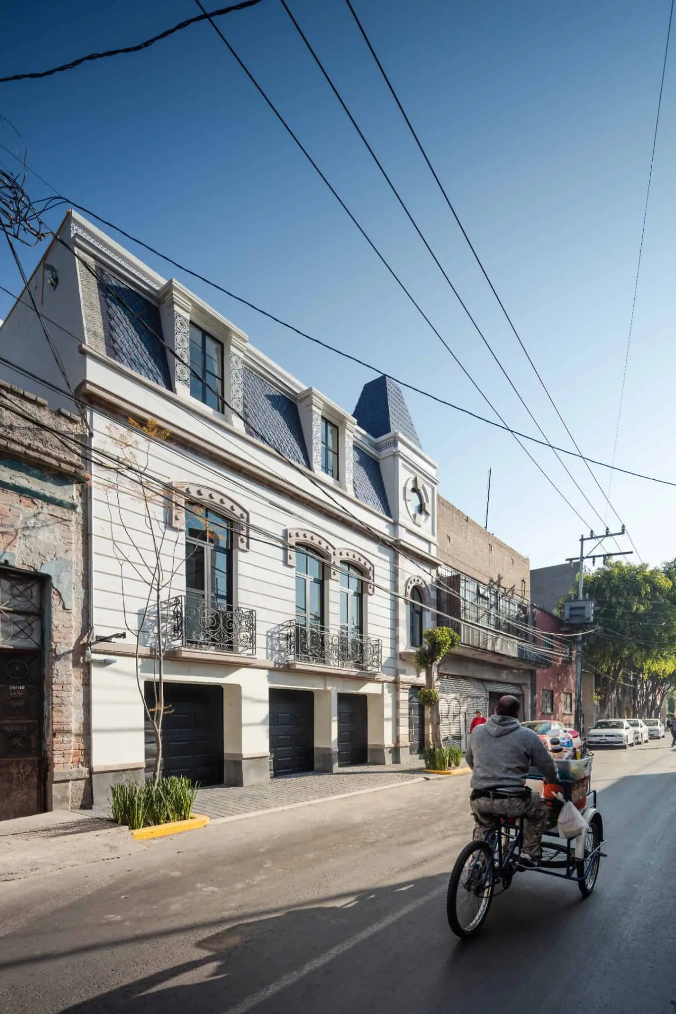 MM34 – Мар Медитерранео 34 от Ателье Инка Эрнандес — вид с улицы, Такуба, Мехико