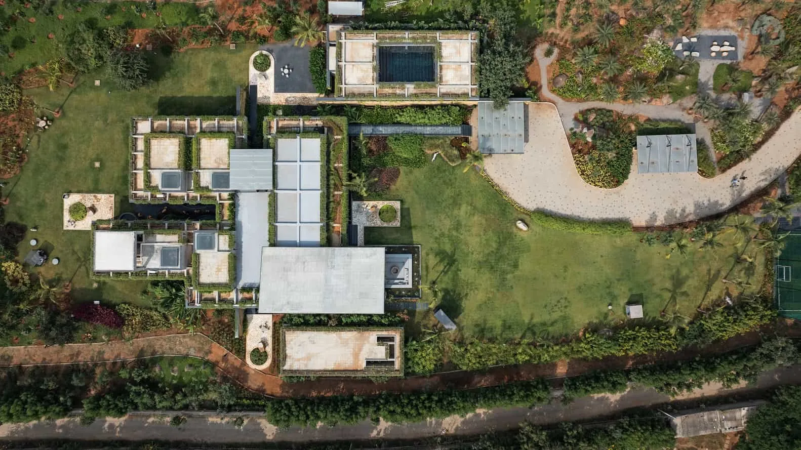 安特里亚之家从23度设计转变场地航拍图，绿色屋顶，海德拉巴，印度