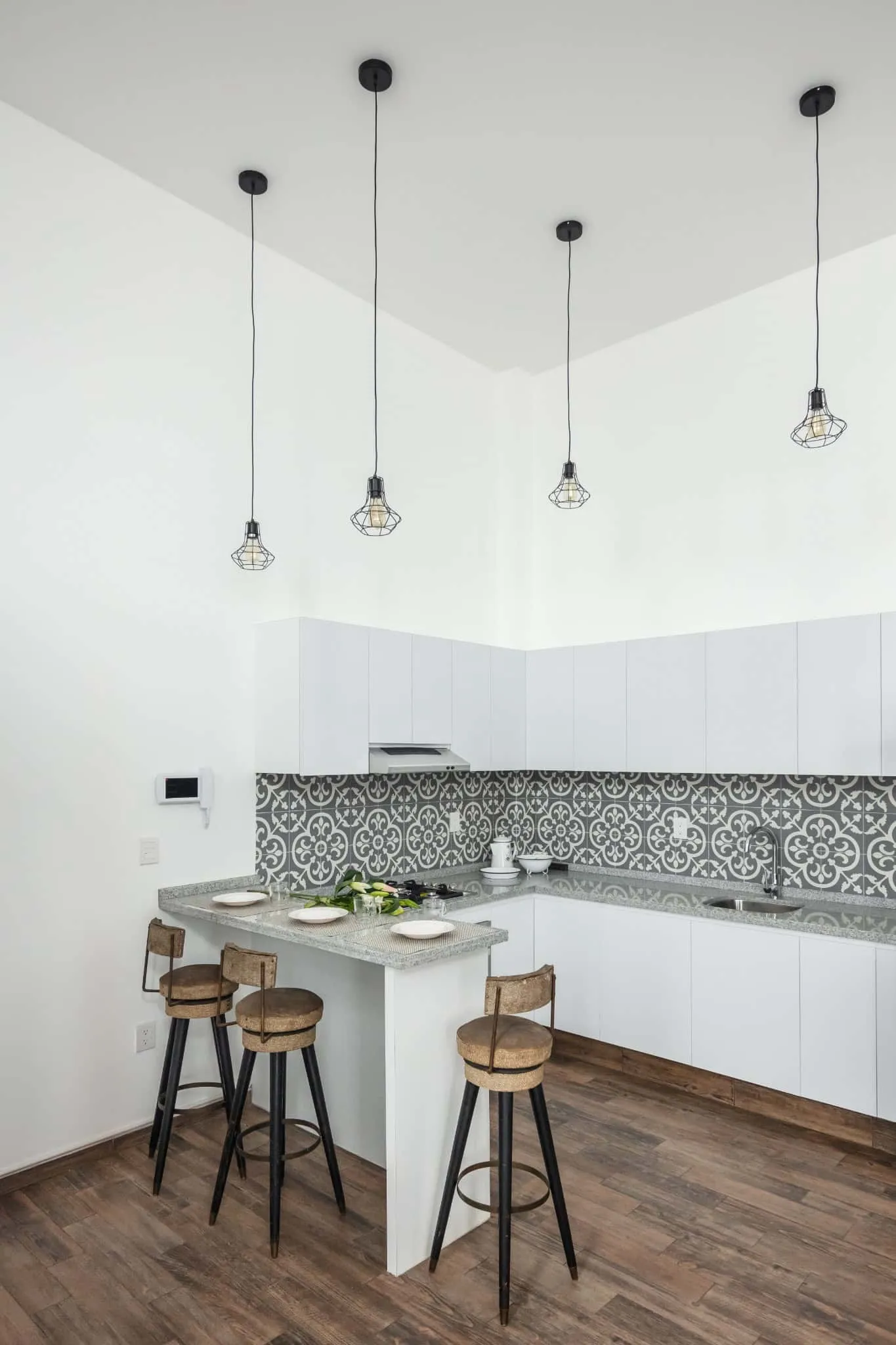 MM34 – Мар Медитерранео 34 от Ателье Инка Эрнандес — современная кухонная столешница с табуретками, Такуба, Мехико