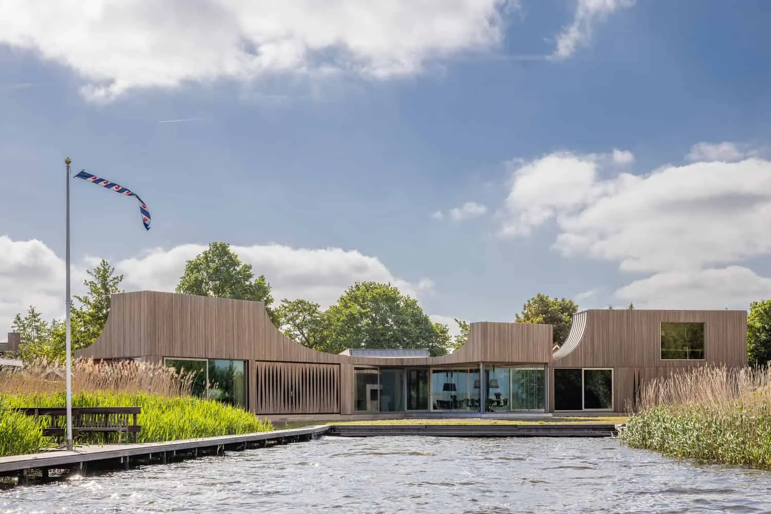 Marhûs — 连接内部与码头的覆盖露台