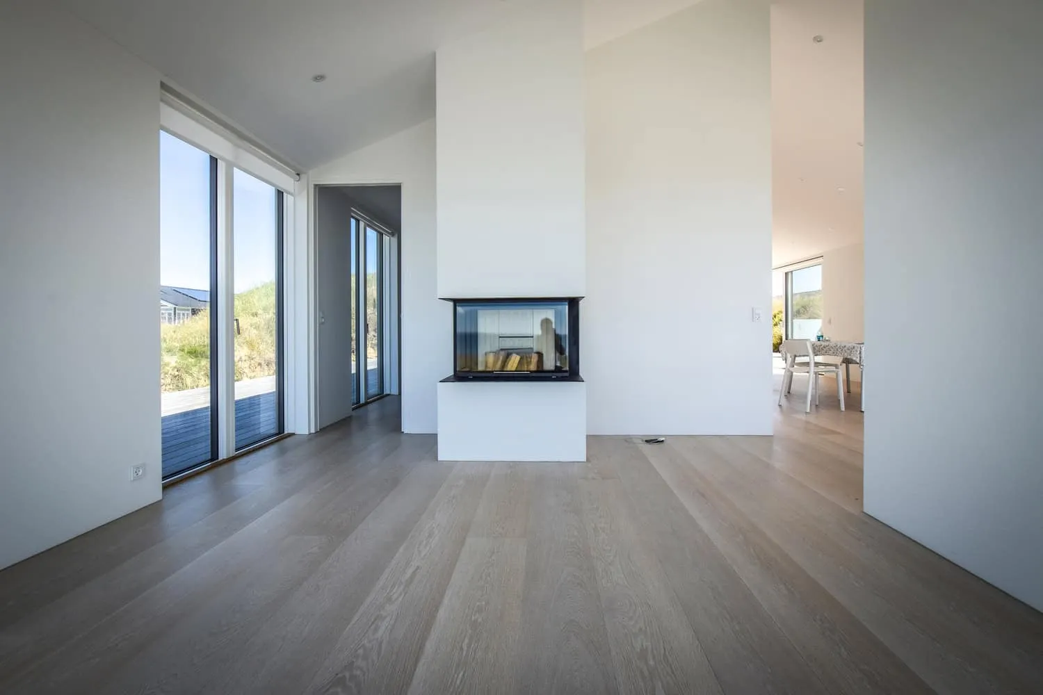 彼得疗养院——景天屋顶与低矮轮廓融入地平线