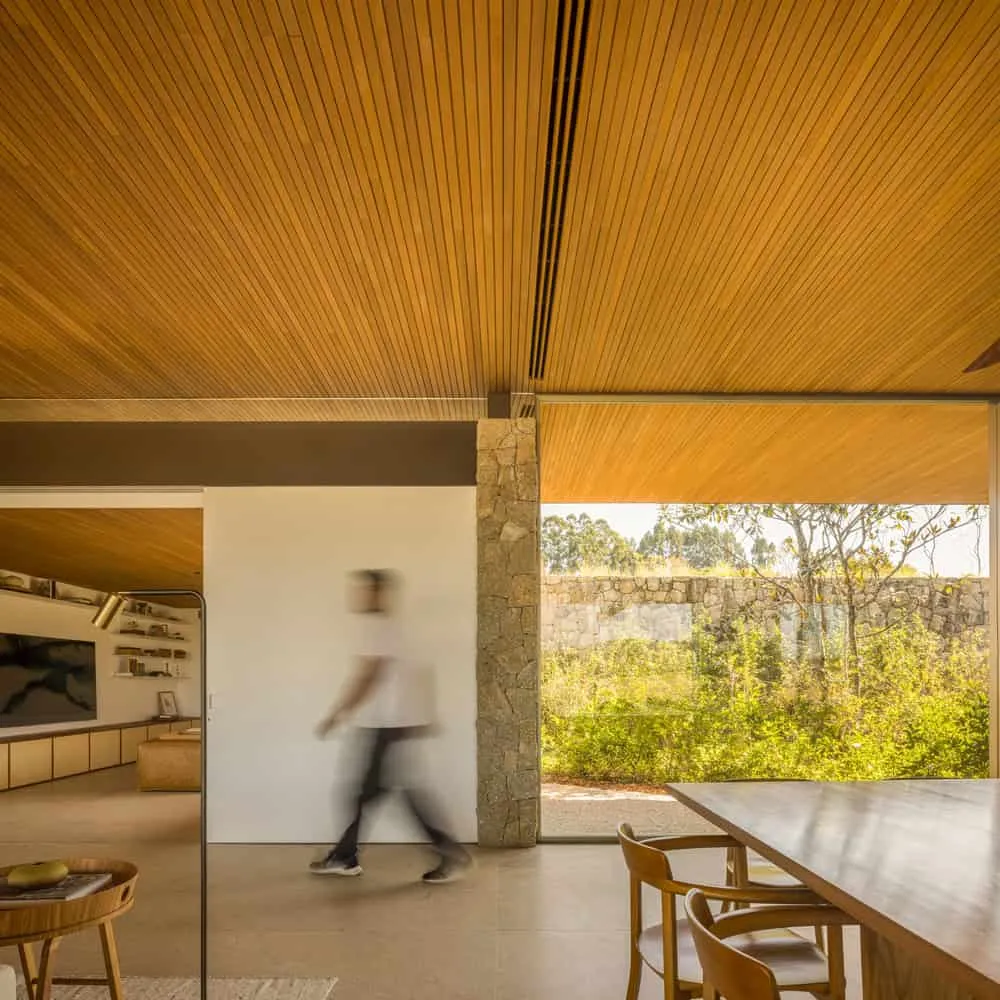 House TM – corridor with view to garden and wooden ceiling, Brazil