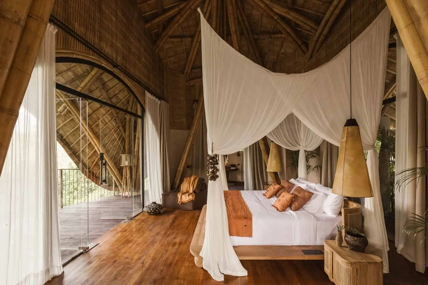 Belalu Dome别墅，来自Pablo Luna工作室 – 内部卧室与圆顶，乌布，巴厘岛，印度尼西亚