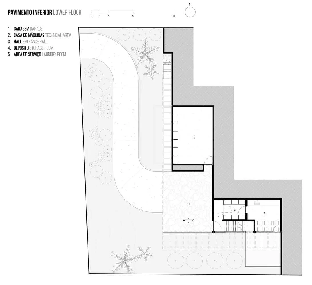 258号住宅——底层平面图，含车库、技术及服务区域，圣罗克，圣保罗州，巴西