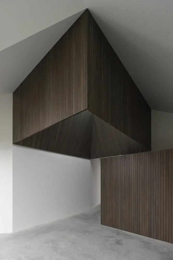 Re-folded House Timber Faceted Ceiling by McLeod Bovell Modern Houses Re-folded House by McLeod Bovell Modern Houses, timber faceted ceiling detail, Vancouver