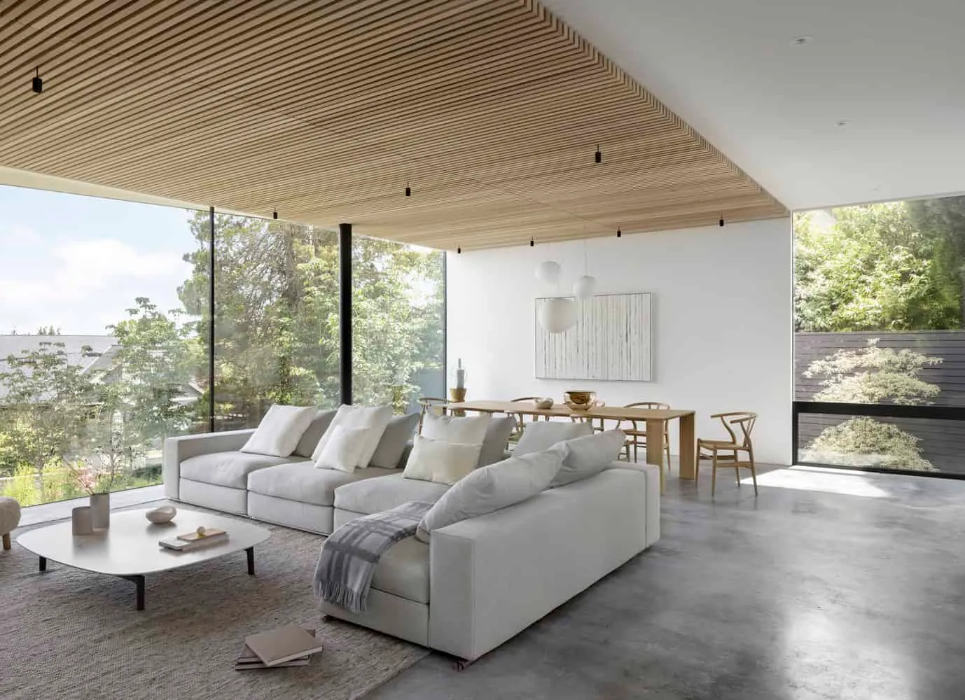 Innenausblick des offenen Wohnbereichs der Yield House von Splyce Design in Vancouver
