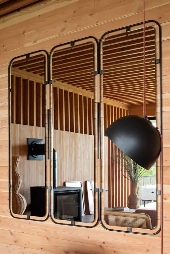 Bates Masi + Architects द्वारा Mohegan Trail Residence, फ्रेमयुक्त दर्पण का विवरण, रोड आइलैंड, संयुक्त राज्य अमेरिका