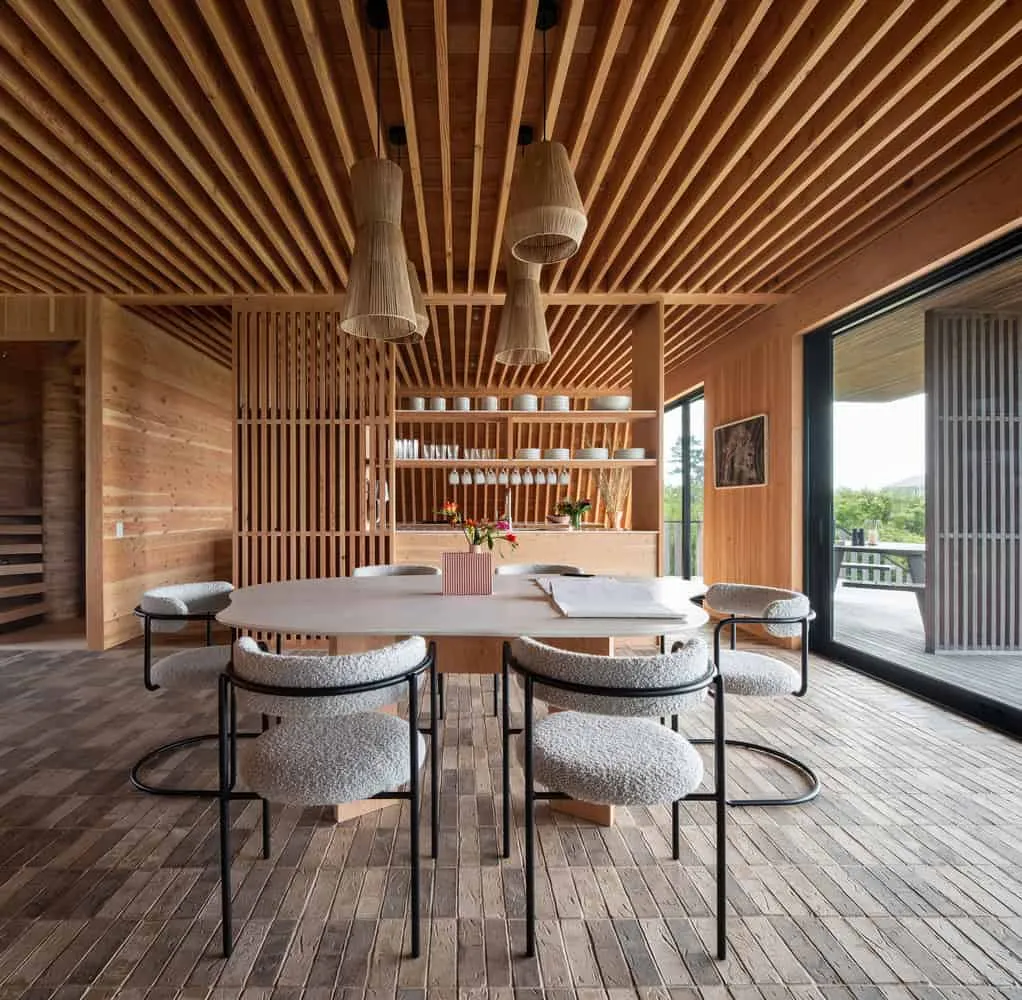 Bates Masi + Architects द्वारा Mohegan Trail Residence, खुली शेल्फिंग वाला डाइनिंग रूम, रोड आइलैंड, संयुक्त राज्य अमेरिका
