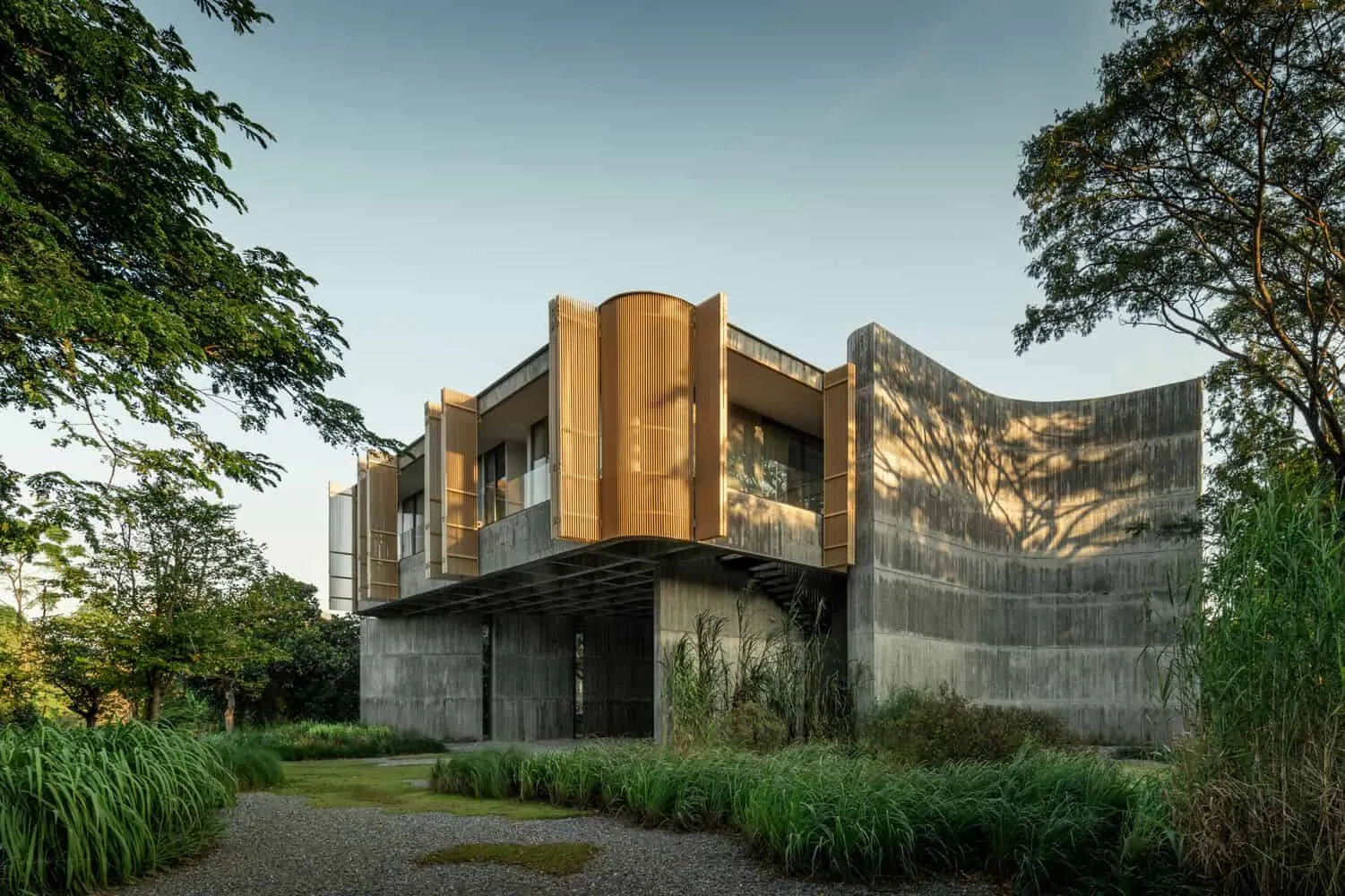W House II Corner Volume Landscape von IDIN Architects Eckvolumen der W House II von IDIN Architects mit Landschaft in Thailand