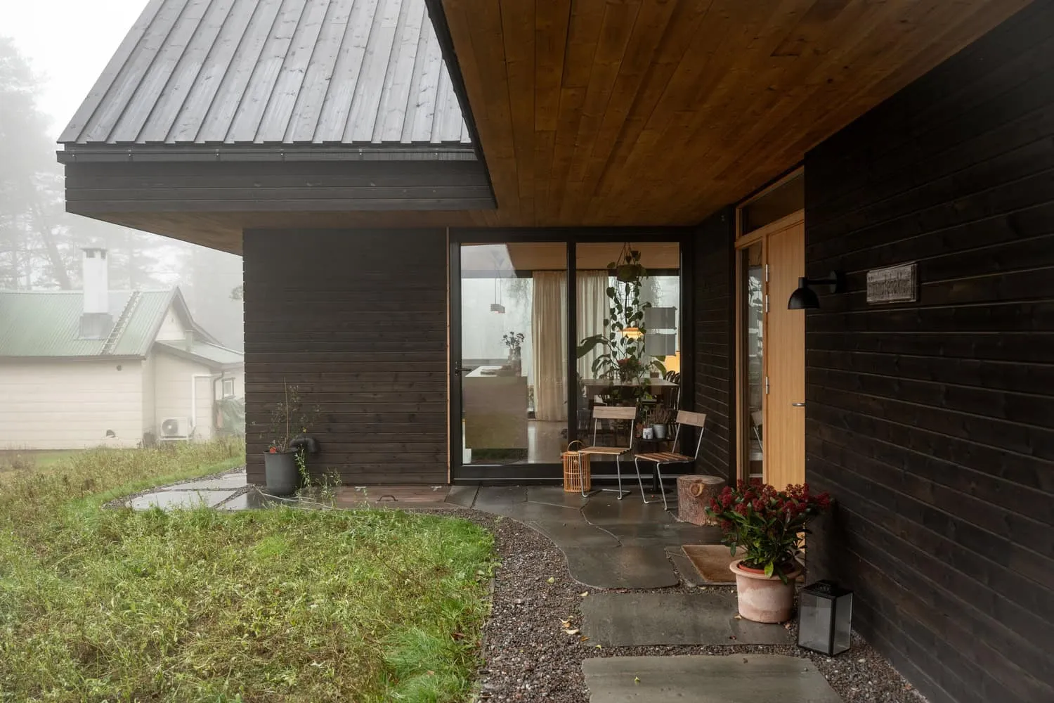 Solem Forest House Entry Porch by MORFEUS arkitekter Solem Forest House by MORFEUS arkitekter, entry porch close-up, Norway