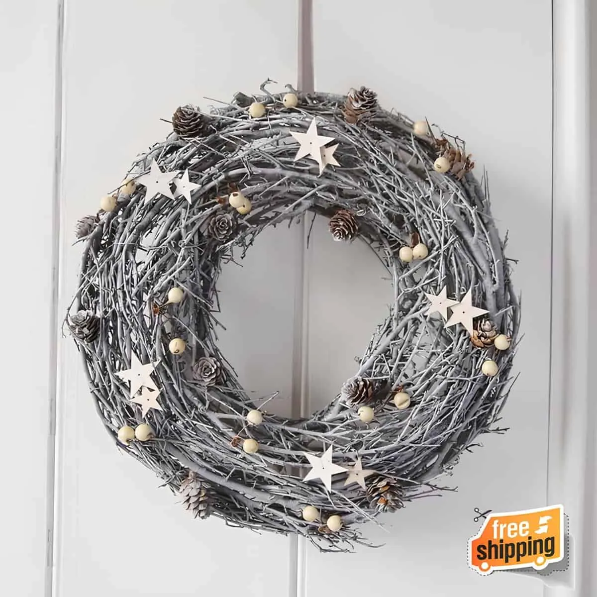 Gray Twig Starry Christmas Wreath Graue bemalte Zweigkrone mit Holzsternen, Mini-Kiefernzapfen und Perlen