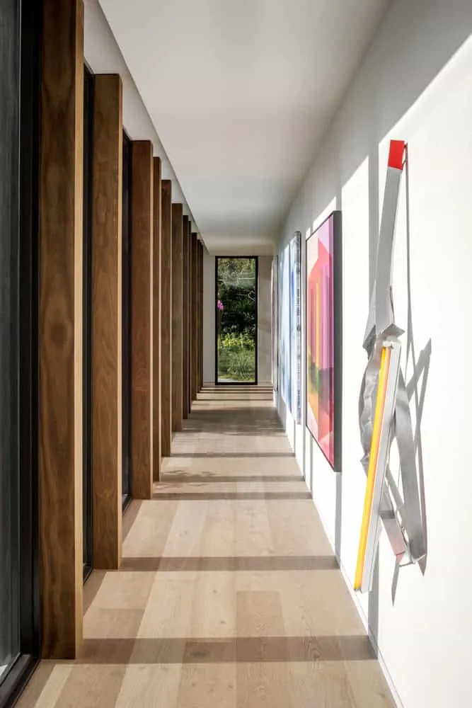 KIAORA Gallery Hallway von STRANG Innenraum-Gang der KIAORA Gallery von STRANG in Miami, Florida