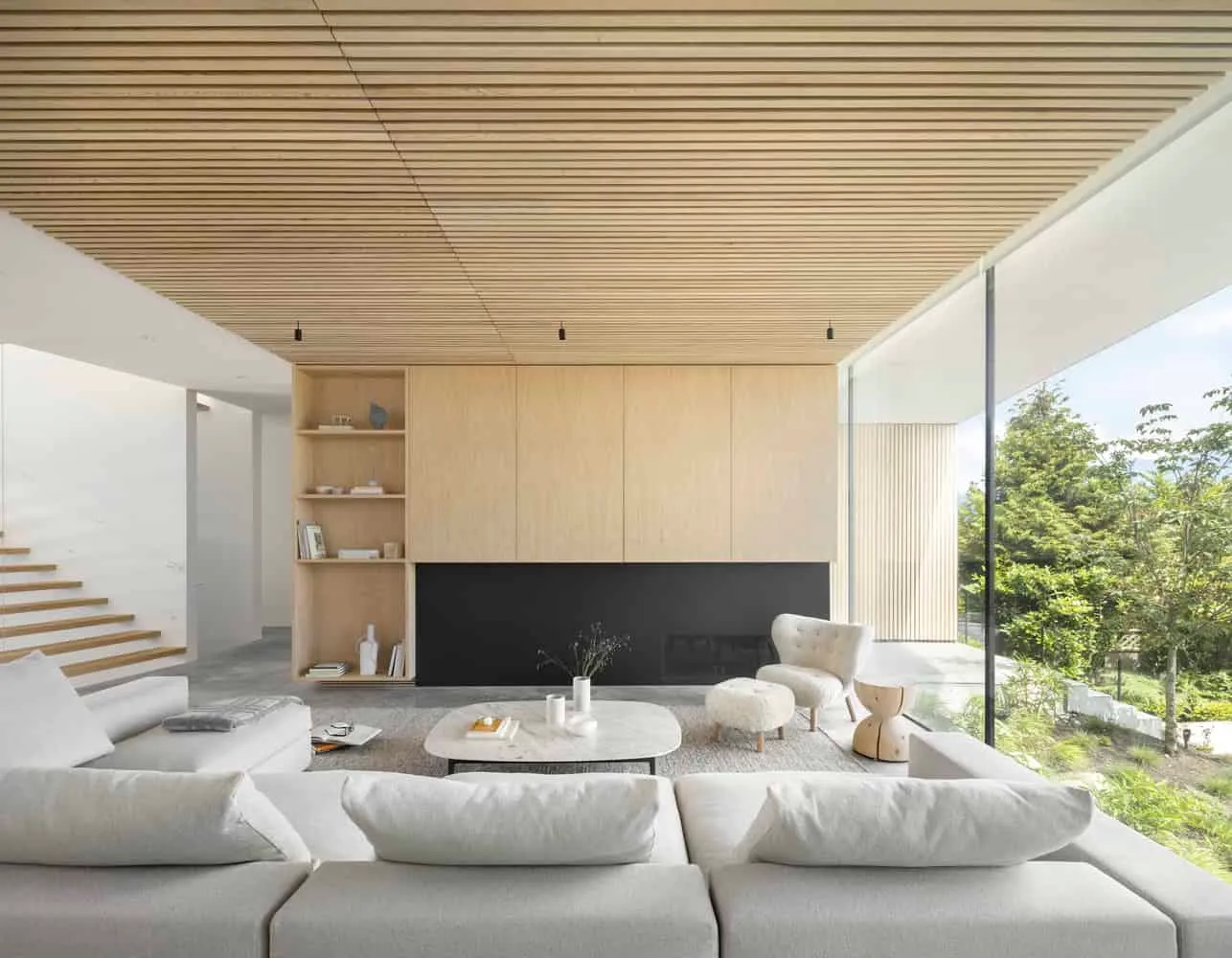 Wohnzimmer der Yield House von Splyce Design Innenausblick des Wohnzimmers der Yield House von Splyce Design in Vancouver