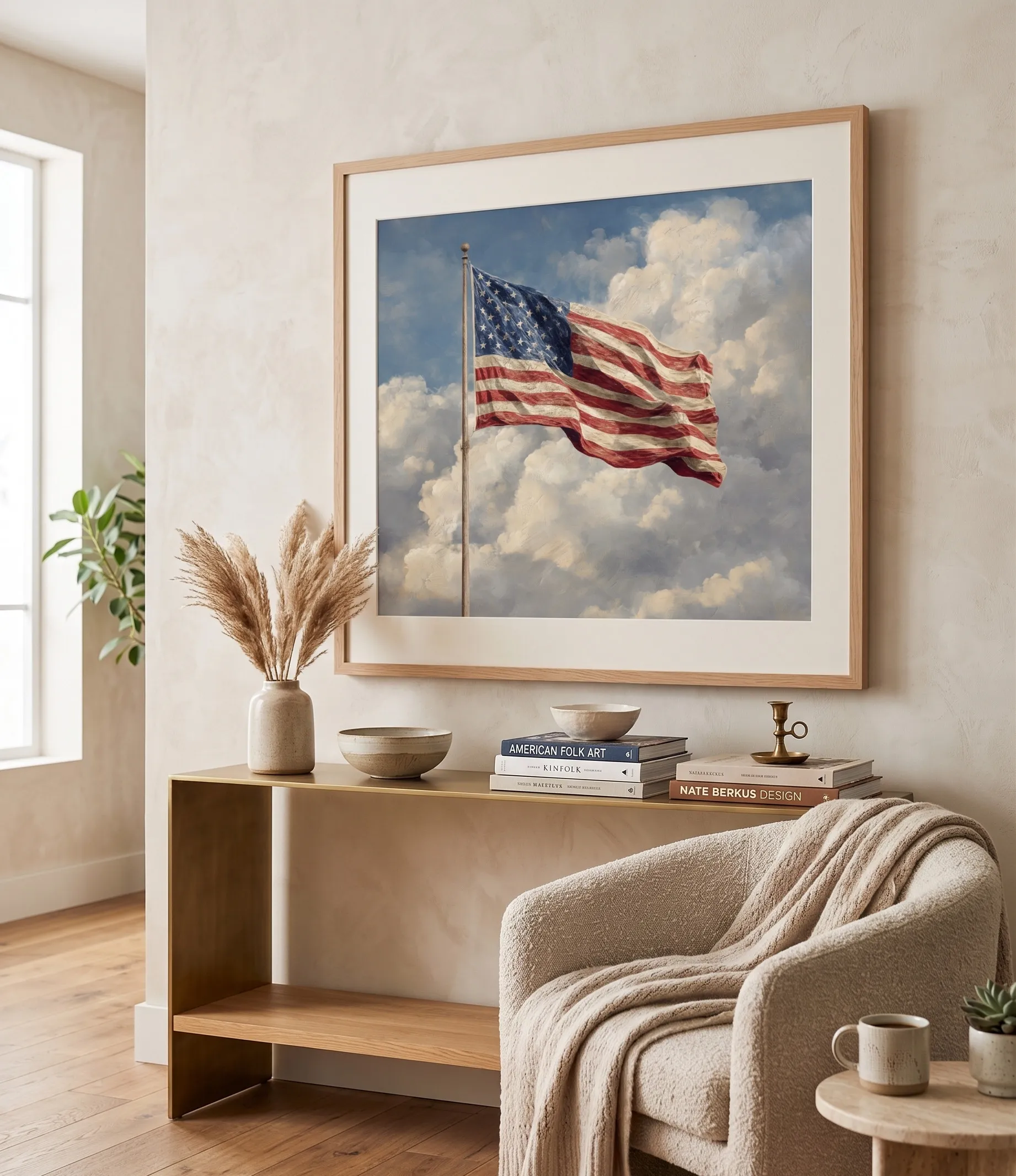 Vintage-Amerikanische-Flaggen-Wandkunstdruck mit patriotischem Wolkenhimmel-Motiv Vintage-Wandkunstdruck mit amerikanischer Flagge, die vor einem dramatischen Wolkenhimmel weht