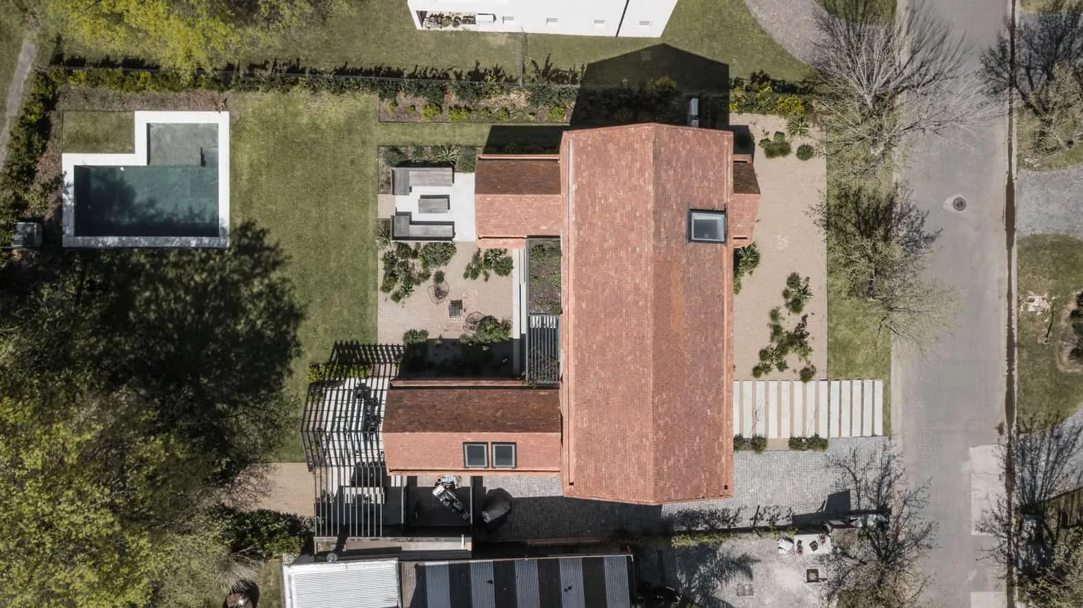 AtelierM + Nicolas Krause द्वारा House CM, हवाई छत एवं बगीचे का लेआउट, एस्कोबार, अर्जेंटीना