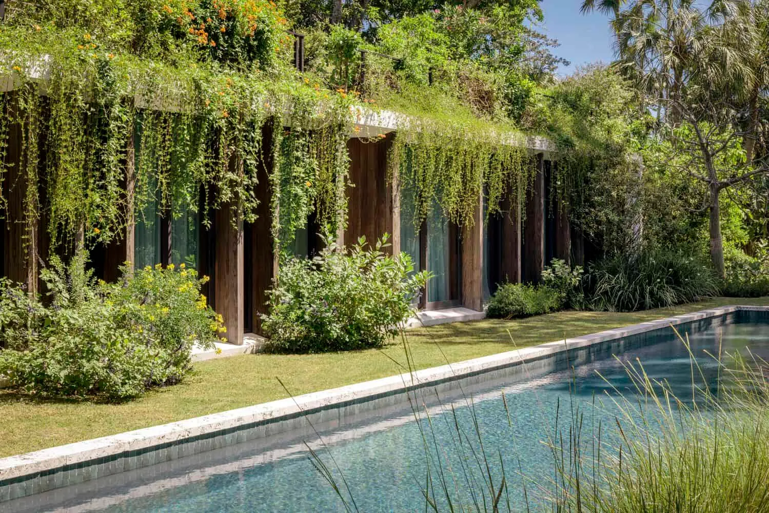 KIAORA Pool Courtyard by STRANG KIAORA-Wohnanlage von STRANG mit Poolhof in Miami