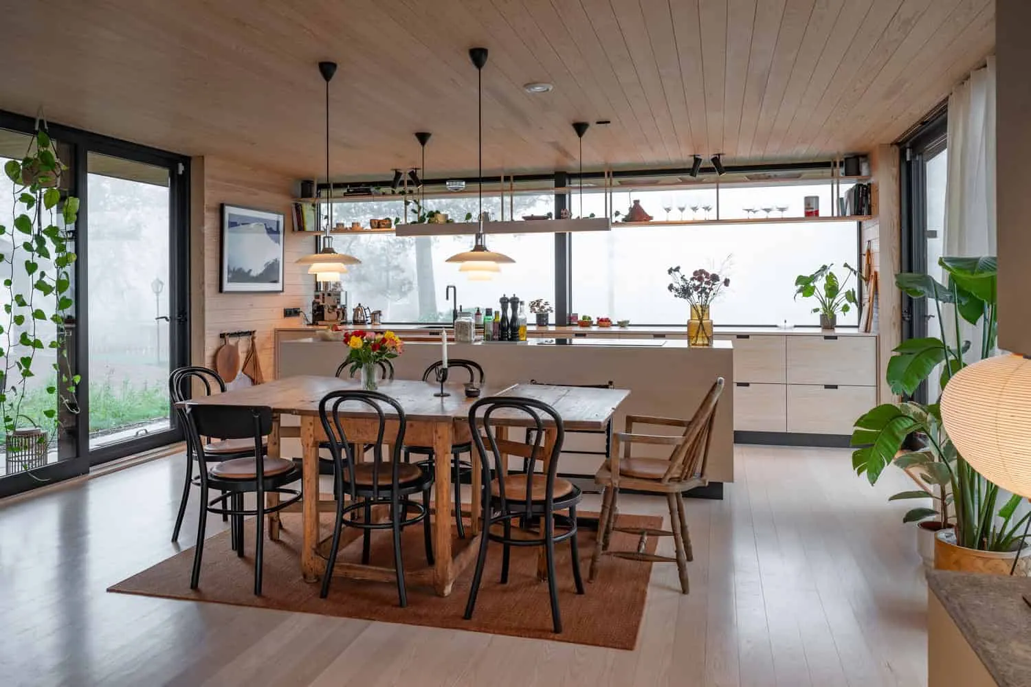 Solem Forest House Kitchen & Dining Overview by MORFEUS arkitekter Solem Forest House by MORFEUS arkitekter, kitchen and dining overview, Norway