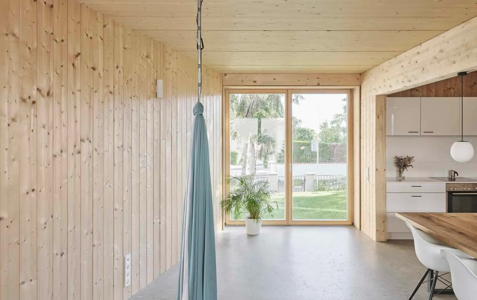 Vorhangfenster des Wohnzimmers im Dunes House von HGA Henning Grahn Architektur Dunes House von HGA Henning Grahn Architektur – Wohnzimmer mit Vorhangfenster, Mainz, Deutschland