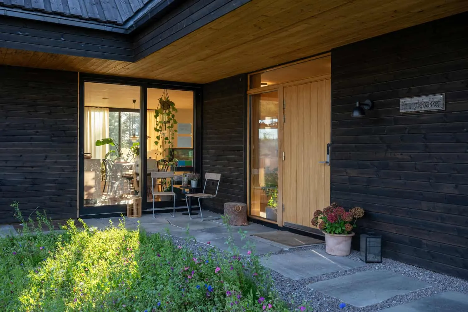 Solem Forest House Entry Porch by MORFEUS arkitekter Solem Forest House by MORFEUS arkitekter, entry porch with wood door, Norway