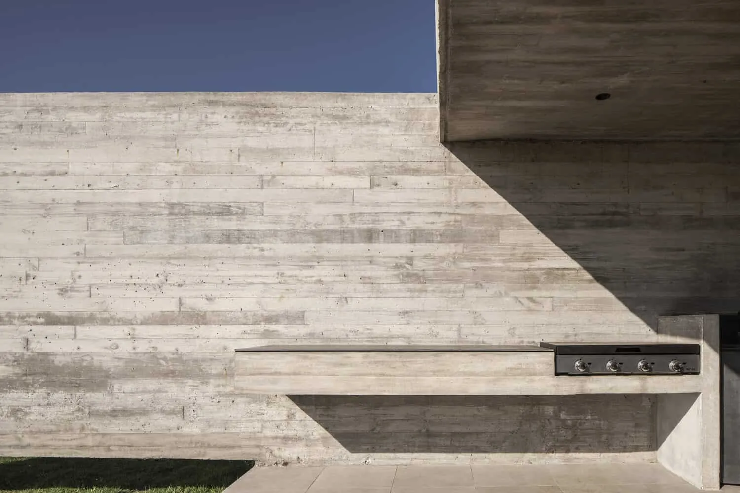House La Primavera Outdoor Grill Concrete by Nicolas Vicente House La Primavera von Nicolas Vicente – Außen-Grillwand aus Beton, Chile