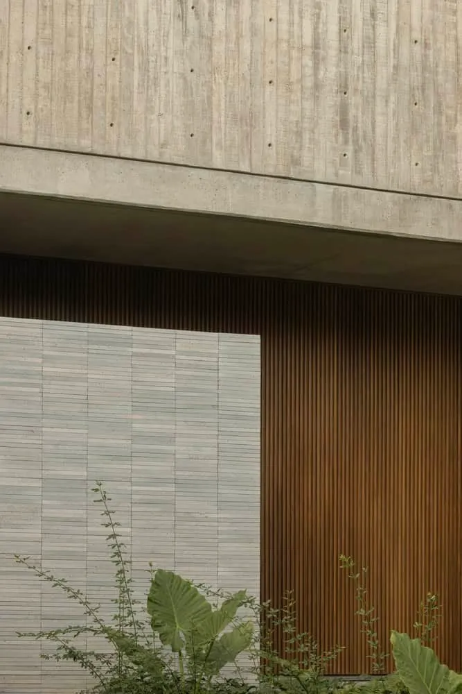 Casa DLCA Frontansicht von 0studio Arquitectura Frontansicht der Casa DLCA von 0studio Arquitectura in Zapopan, Mexiko