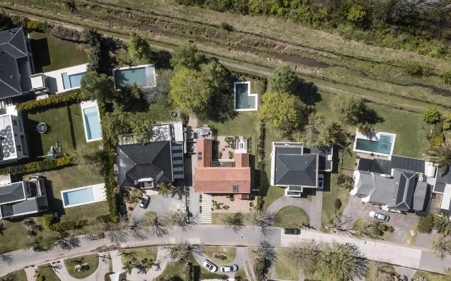 AtelierM + Nicolas Krause द्वारा House CM, हवाई दृश्य एवं पड़ोसी क्षेत्र, एस्कोबार, अर्जेंटीना