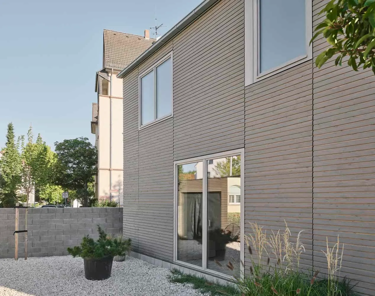 Gartenfassade des Dunes House von HGA Henning Grahn Architektur Dunes House von HGA Henning Grahn Architektur – Gartenfassade in Mainz, Deutschland