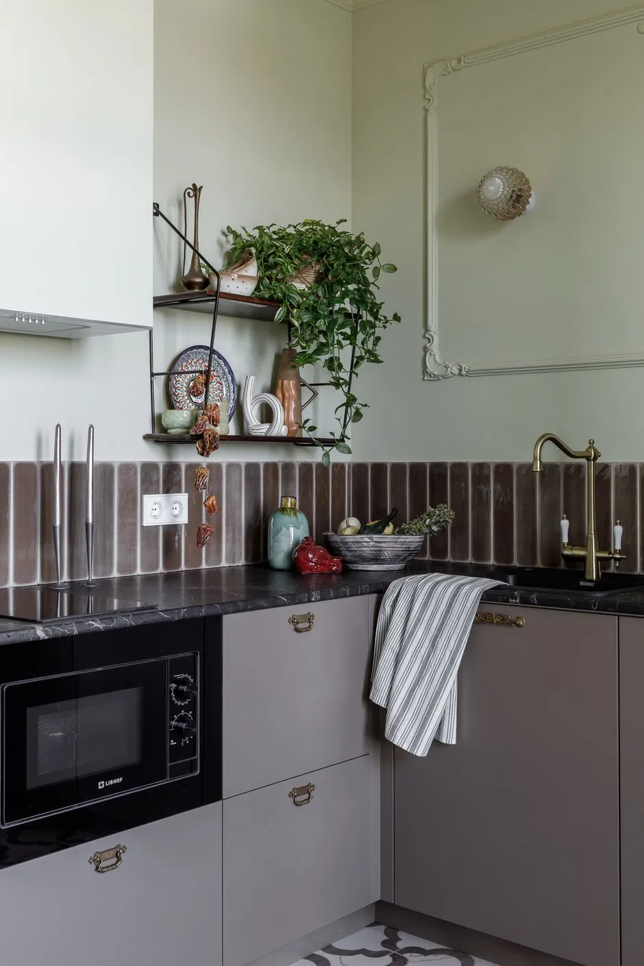 Foto: Küche und Esszimmer im Stil Modern, Eklektik, Kleine Wohnung, Wohnung, Projekt des Tages, Krasnodar, 1 Zimmer, bis zu 40 Quadratmeter, Monolithischer Ziegelbau, Natalia Tschopenko – Foto auf INMYROOM