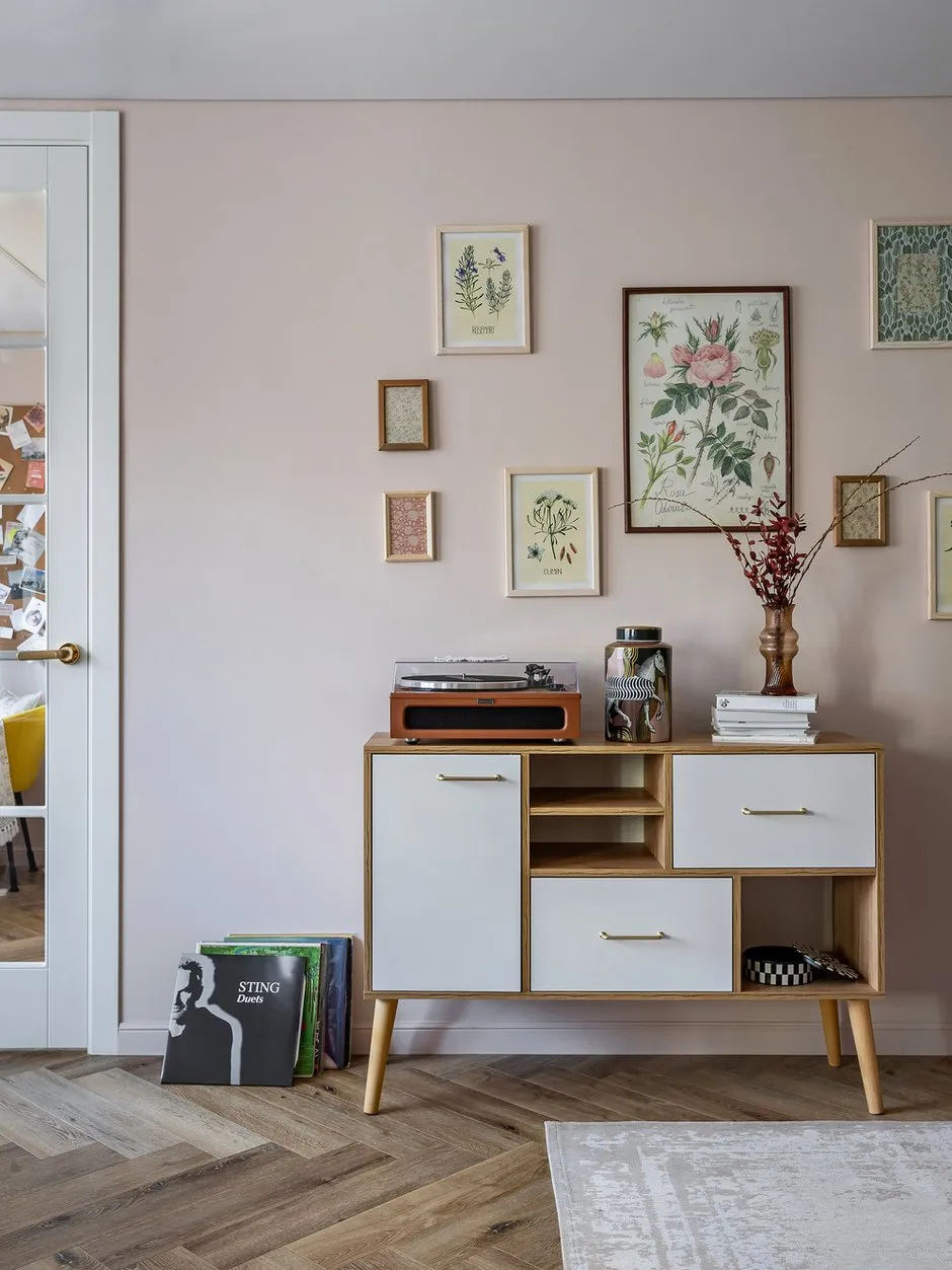 Zdjęcie: Salon w stylu nowoczesnym, eklektycznym, vintage, małe mieszkanie, mieszkanie, projekt dnia, Białoruś, Mińsk, blok Chruszczowka, dom z cegły, 2 pokoje, 40-60 metrów kwadratowych, Elwira Misjuro – zdjęcie na INMYROOM