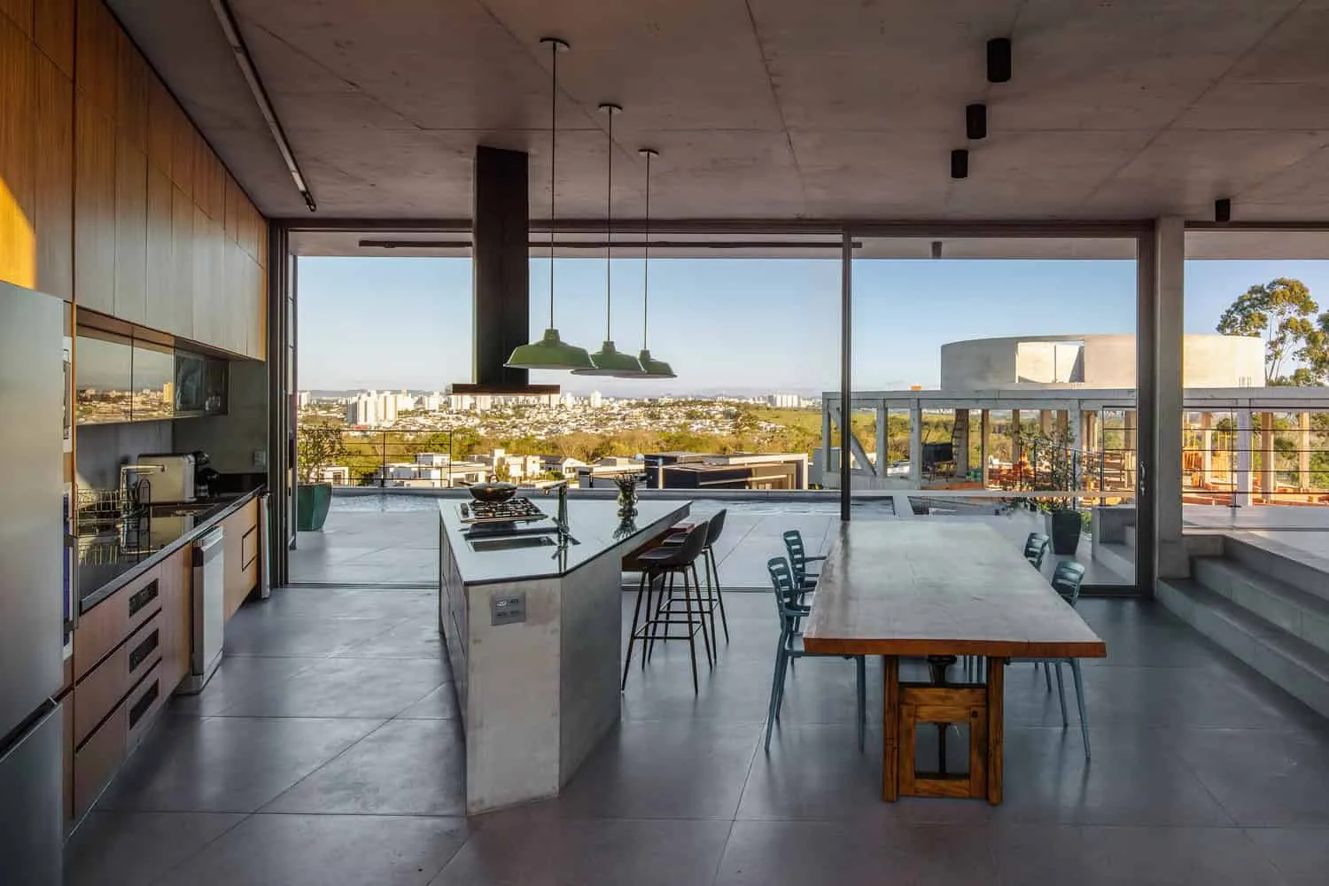 Kûara House Kitchen by Obra Arquitetos Küche des Hauses Kûara von Obra Arquitetos in São José dos Campos, Brasilien