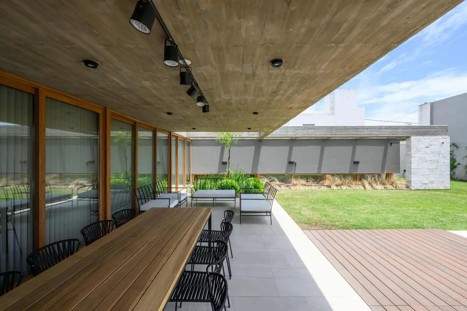 House G überdachte Terrasse zum Essen von Karlen + Clemente House G von Karlen + Clemente – überdachte Terrasse zum Essen, Río Tercero