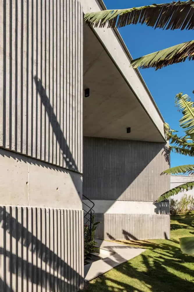 Außenansicht des Kûara Hauses von Obra Arquitetos Außenansicht des Kûara Hauses von Obra Arquitetos in São José dos Campos, Brasilien