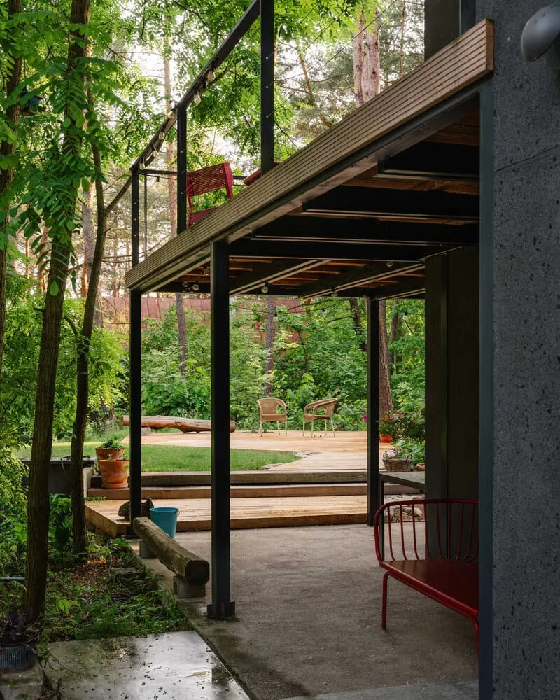Überdachte Terrasse unter dem Deck des Skubianka-Hauses von SZCZ Jakub Szczesny Überdachte Terrasse unter dem Deck des Skubianka-Hauses von SZCZ Jakub Szczesny in Skubianka