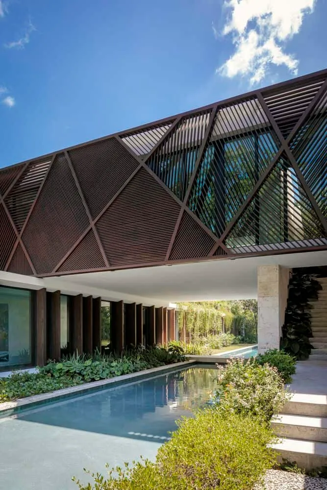 KIAORA Perforated Facade von STRANG Perforierte Fassade der KIAORA-Wohnanlage von STRANG in Miami, Florida