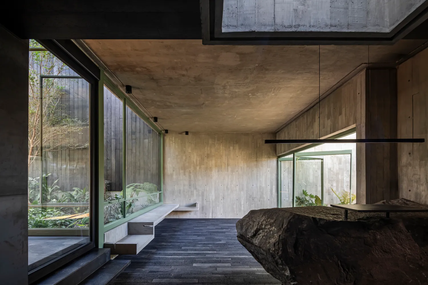 Di Frenna Arquitectos设计的Di Frenna Architects Atelier混凝土风格室内空间 位于科利马市的Di Frenna Architects Atelier中充满自然光的混凝土风格室内空间