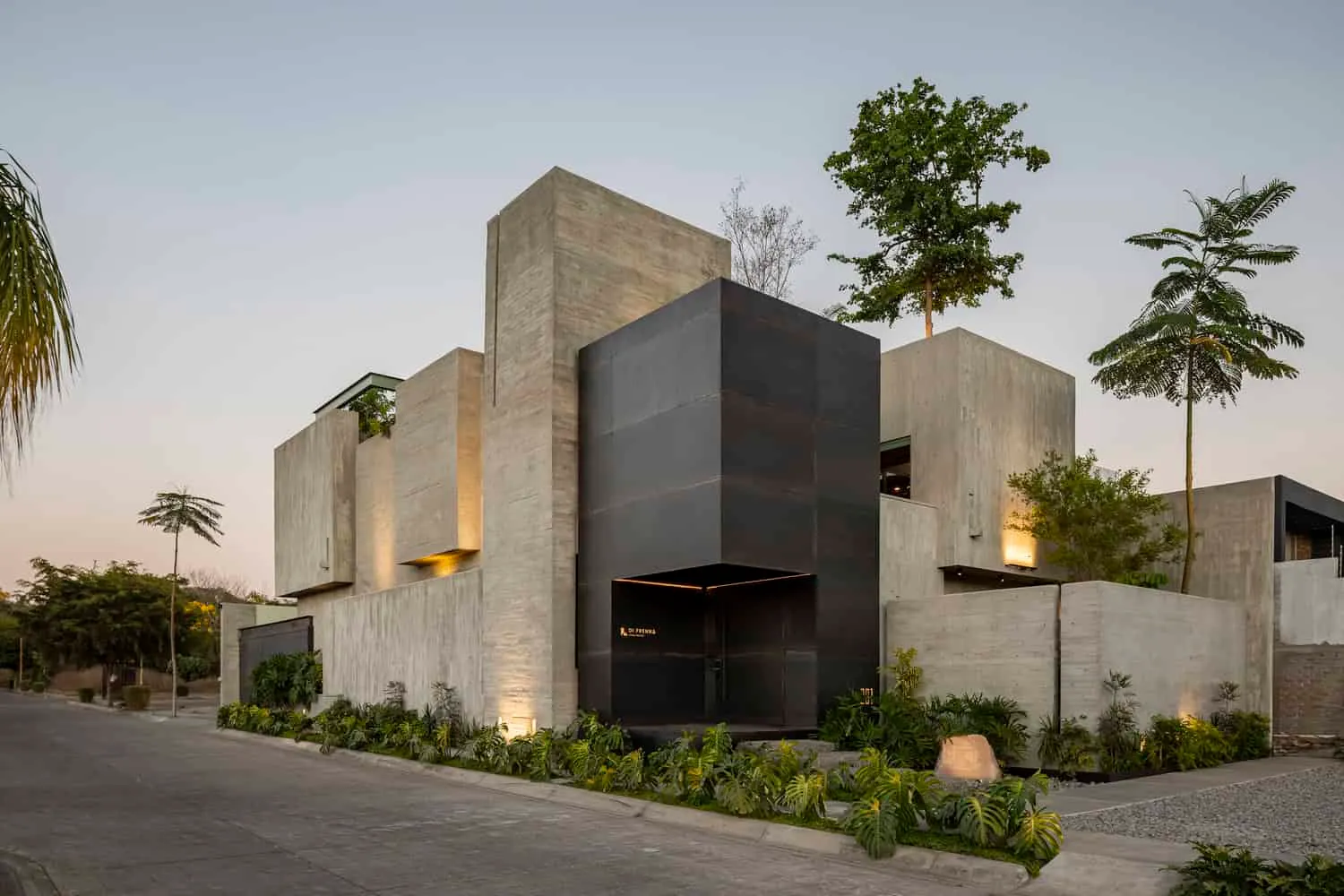 Di Frenna Arquitectos设计的Di Frenna Architects Atelier主入口 Di Frenna Arquitectos设计的位于科利马州的Di Frenna Architects Atelier的主入口