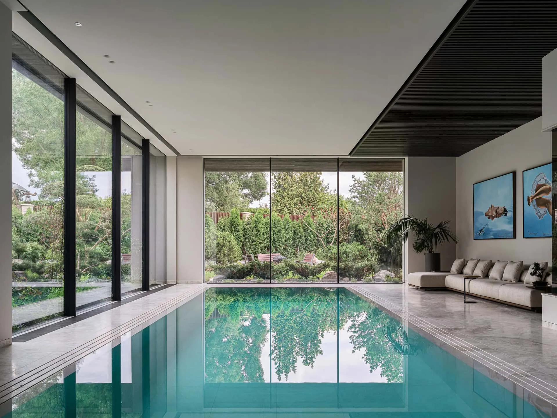 Bright Villa Kyoto Indoor Pool Panorama von Ekaterina Yakovenko Bright Villa Kyoto von Ekaterina Yakovenko – Panorama des Innenpools, Russland
