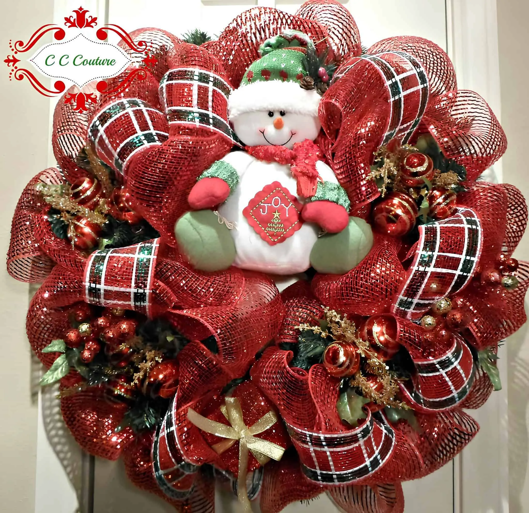 Schneemann-Joy-Rot-Schleifen-Kranz Weihnachtskranz mit roten Bändern, Plüsch-Schneemann und dem Zeichen „Joy“