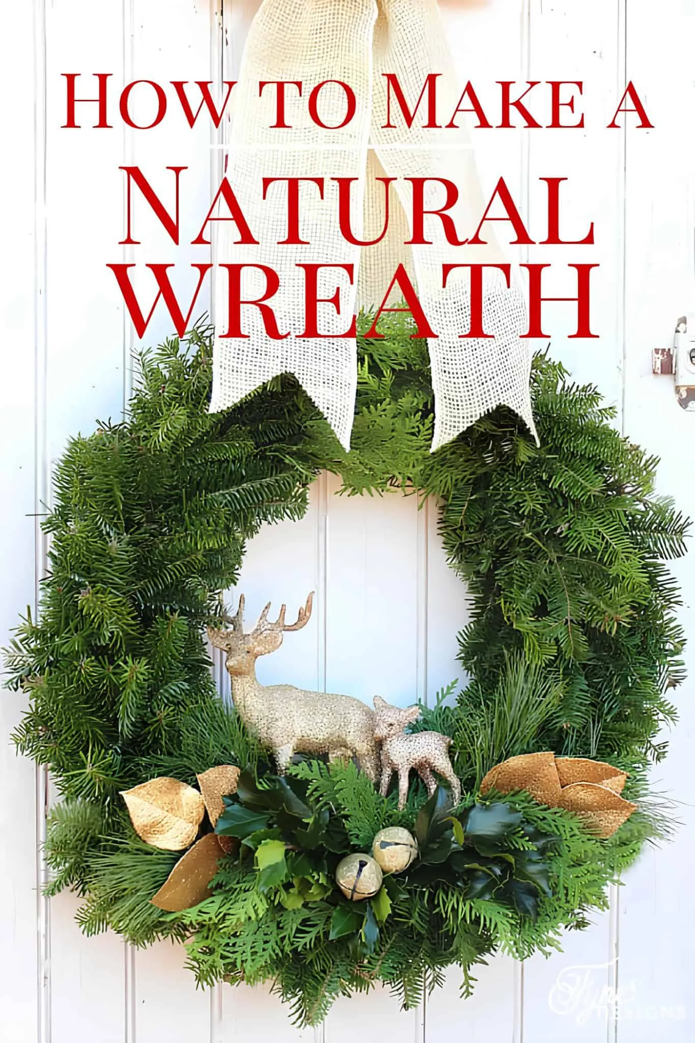 DIY natürlicher immergrüner Kranz mit Goldakzenten DIY-natürlicher Weihnachtskranz mit goldenen Rentieren, Glocken und Sackbinderbow