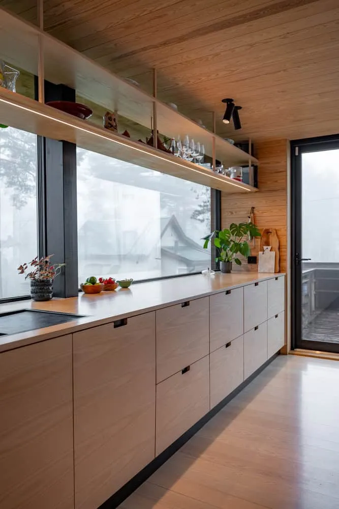 Solem Forest House Kitchen Counter & Window by MORFEUS arkitekter Solem Forest House by MORFEUS arkitekter, long kitchen counter and window, Norway