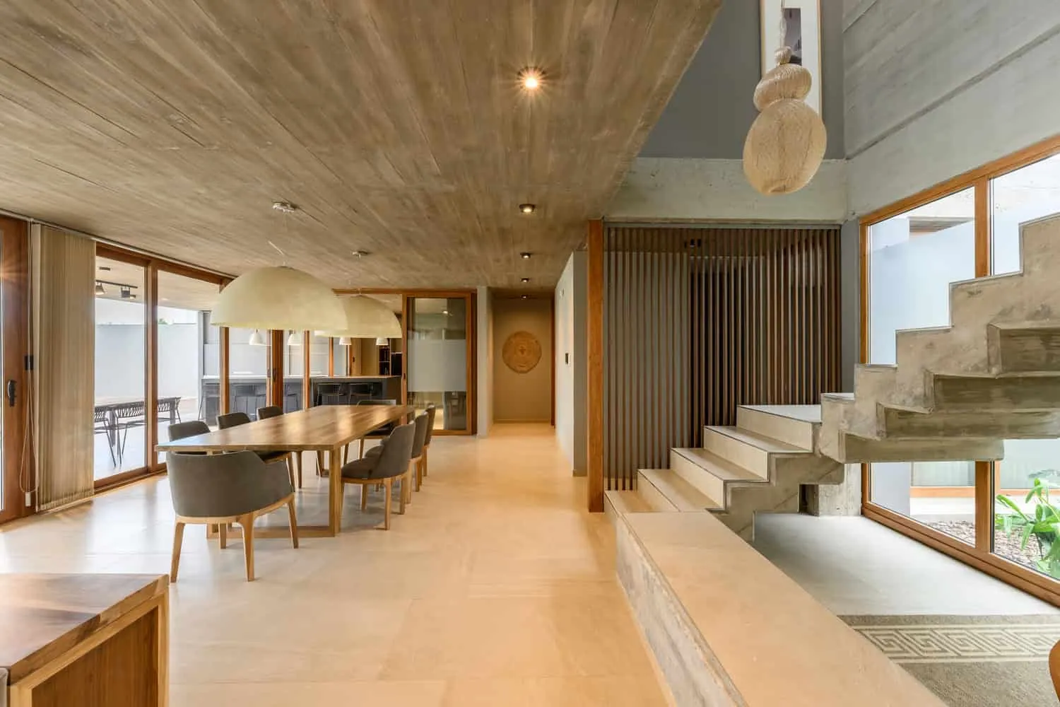 House G Concrete Staircase Dining von Karlen + Clemente House G von Karlen + Clemente – Beton-Treppenhaus im Essbereich, Río Tercero