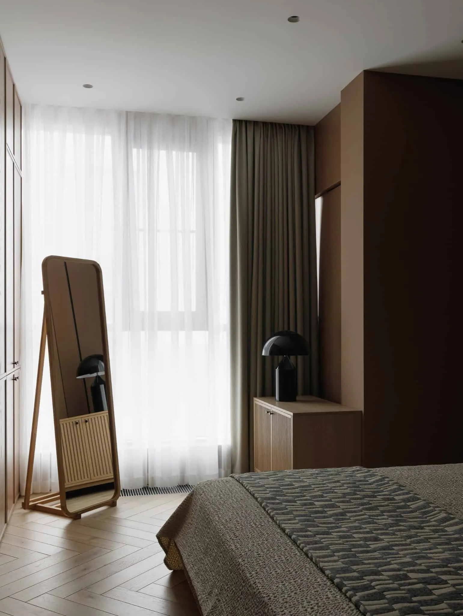 Spiegel mit Fensterlicht im Schlafzimmer der Lesoparkovy-Wohnung von STARIKOVA.ARCHITECTS Schlafzimmer mit sanftem Fensterlicht und stehendem Spiegel in der Lesoparkovy-Wohnung von STARIKOVA.ARCHITECTS