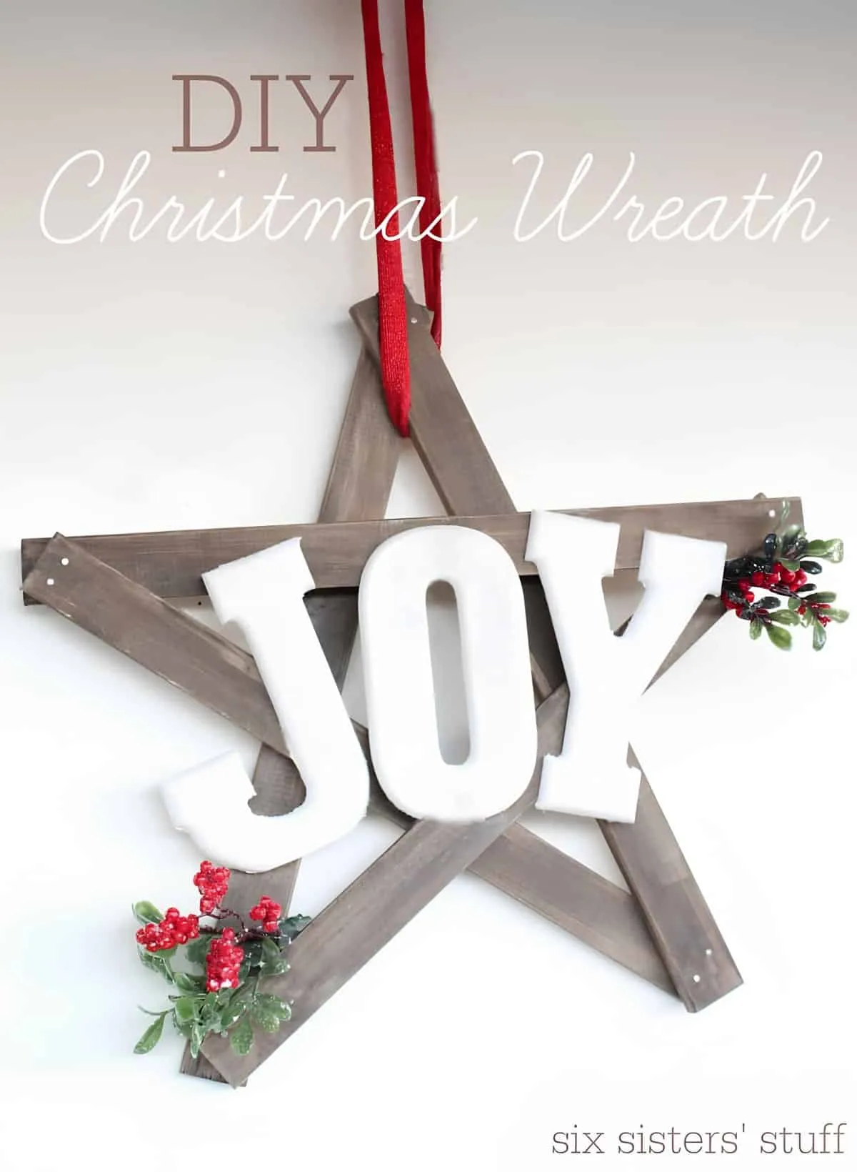 JOY Star Weihnachtskranz Holzkranz in Form eines Sterns mit großen JOY-Buchstaben und Beerenzweigen