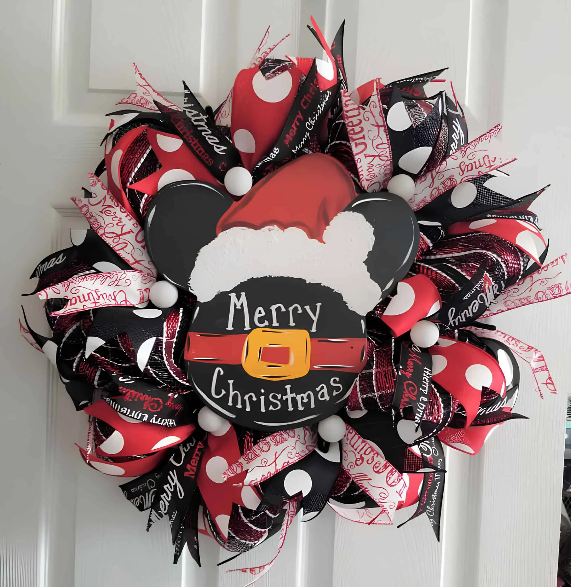 Mickey Santa Hat Ribbon Christmas Wreath Rote, schwarze und weiße Bänderkrone mit Mickey-Silhouette und Santa-Hut