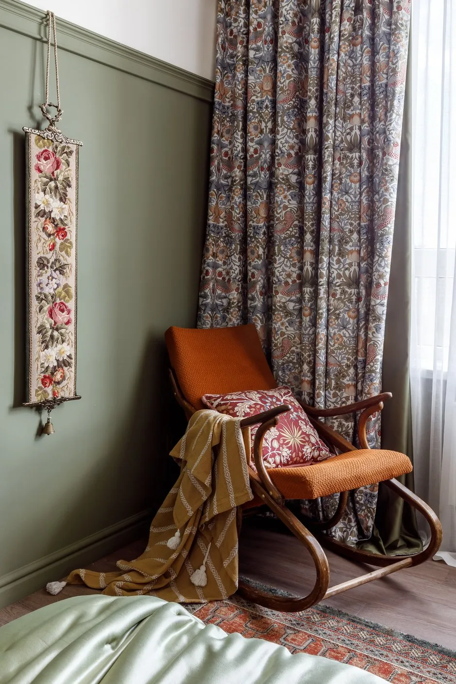 Foto: Schlafzimmer im Eklektik-Stil, Vintage, Kleine Wohnung, Wohnung, Projekt des Tages, Krasnodar, 1 Zimmer, bis zu 40 Quadratmeter, Massivziegelbauweise, Natalia Tschopenko – Foto auf INMYROOM