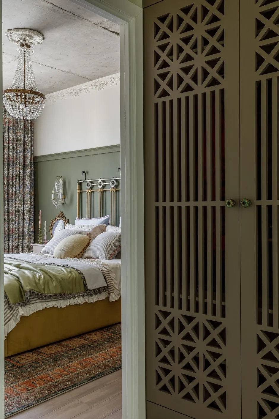 Foto: Schlafzimmer im Eclectik-Stil, Vintage, Kleine Wohnung, Wohnung, Projekt des Tages, Krasnodar, 1 Zimmer, bis zu 40 Quadratmeter, Massivziegelbauweise, Natalia Tschopenko – Foto auf INMYROOM