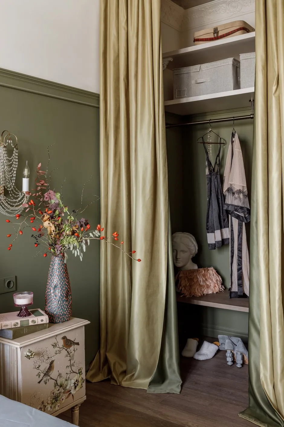 Foto: Schlafzimmer im Eclectik-Stil, Vintage, Kleine Wohnung, Wohnung, Projekt des Tages, Krasnodar, 1 Zimmer, bis zu 40 Quadratmeter, Massivziegelbauweise, Natalia Tschopenko – Foto auf INMYROOM