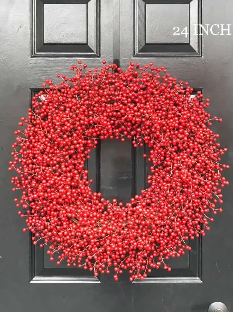 Großer roter Beeren-Weihnachtskranz Großer roter Beeren-Weihnachtskranz für die Türdekoration