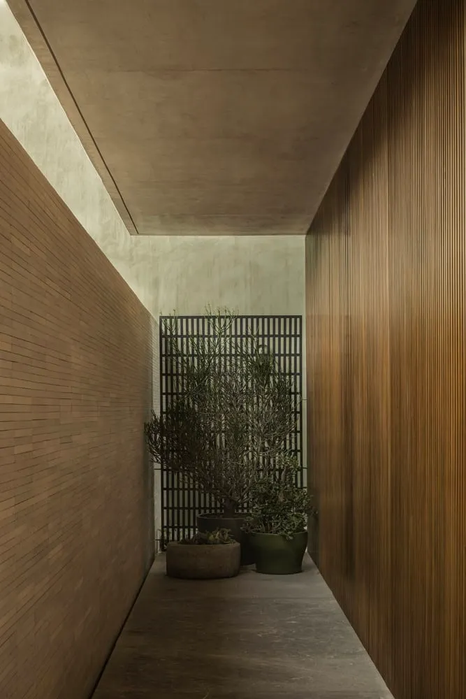Casa DLCA Betonfassade von 0studio Arquitectura Detaillierung der freiliegenden Betonfassade von Casa DLCA von 0studio Arquitectura in Zapopan, Mexiko