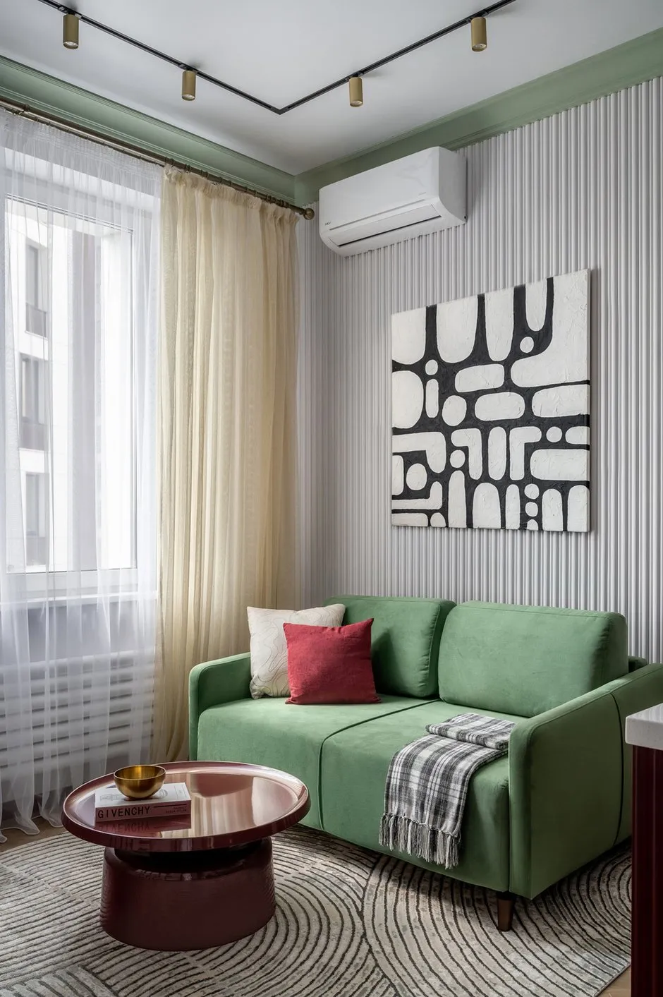 Foto: Wohnzimmer im Stil Modern, Minimalismus, Wohnung, Projekt des Tages, Moskau, 1 Zimmer, bis zu 40 Quadratmeter, Anastasia Volodina – Foto auf INMYROOM